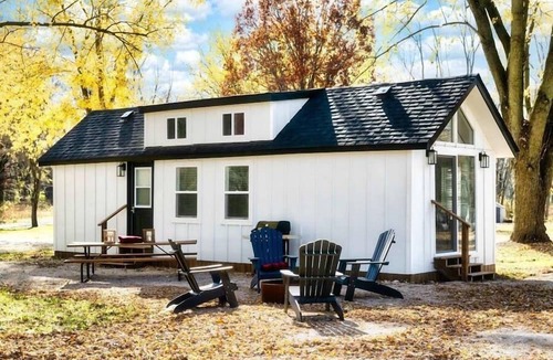 Yorkville Cottage | Deluxe Cottage - Loft - Deluxe Cottage - 1 Bedroom & Loft + Pullout
