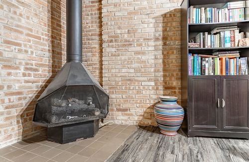 Homewood House | Cozy Rest-Haven, walking distance from Metra station and downtown Flossmoor