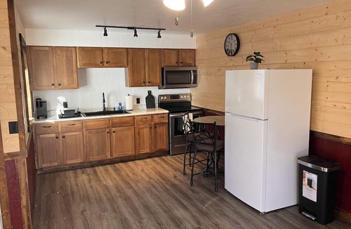 Palestine Apartment | Cozy 1-bedroom apartment in peaceful Palestine with WiFi, AC