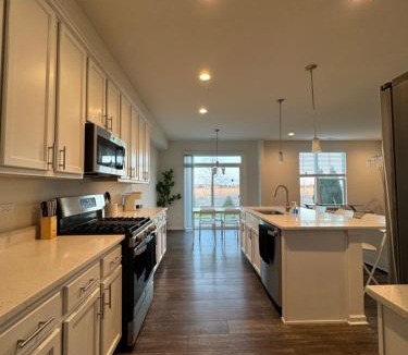 Fox Valley House | Townhome in Aurora