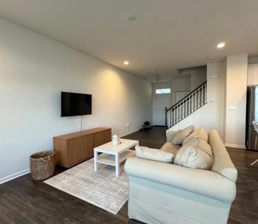 Fox Valley House | Townhome in Aurora