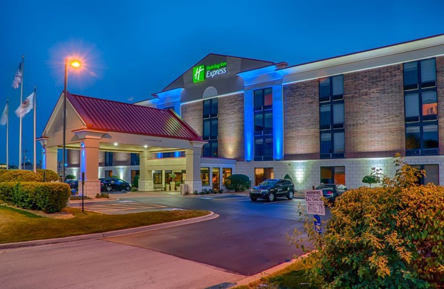 Holiday Inn Express Crestwood, an Ihg Hotel