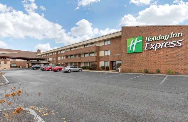 Holiday Inn Express Chicago-Downers Grove, an Ihg Hotel