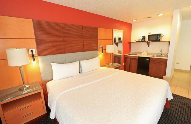 Days Inn by Wyndham Calumet Park