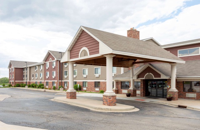GrandStay Hotel & Suites Peoria
