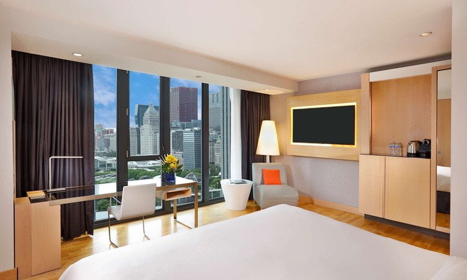 Lakeshore East Hotel | Radisson Blu Aqua Hotel Chicago
