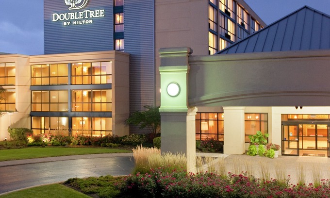 Arlington Heights Hotel | DoubleTree by Hilton Chicago - Arlington Heights