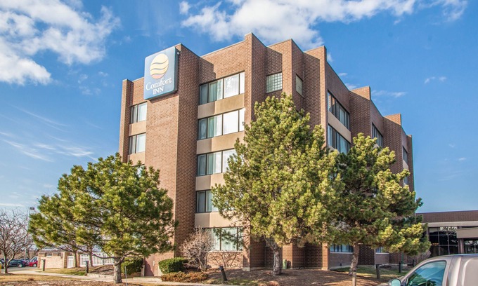 Orland Hills Hotel | Quality Inn & Suites Orland Park - Chicago