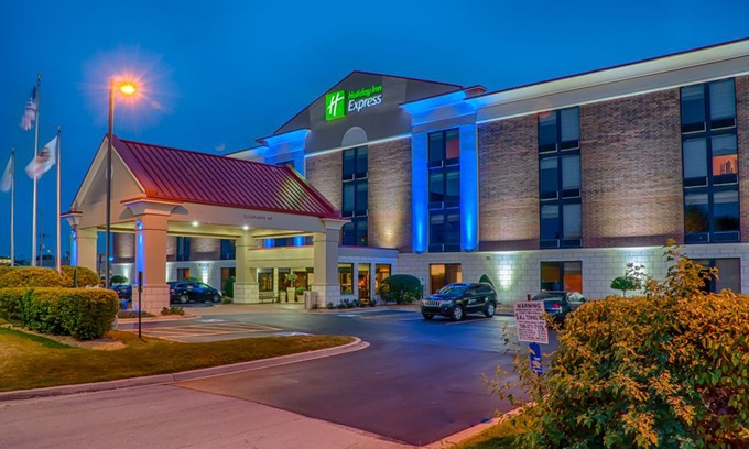 Crestwood Hotel | Holiday Inn Express Crestwood, an Ihg Hotel