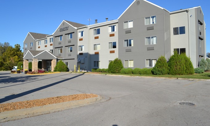 Fairview Heights Hotel | Country Inn & Suites by Radisson, Fairview Heights, IL