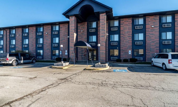 Elk Grove Village Hotel | Motel 6-Elk Grove Village, IL - O'Hare