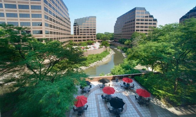 Rosemont Hotel | Chicago Marriott Suites O'Hare