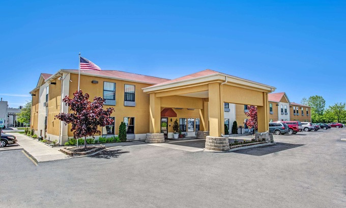 Lake Bluff Hotel | Days Inn by Wyndham Great Lakes - N. Chicago