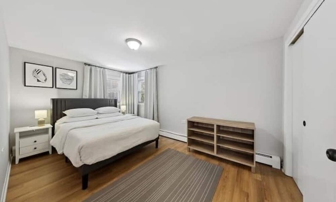 North Center Apartment | Spacious, private, 1 BR apt!